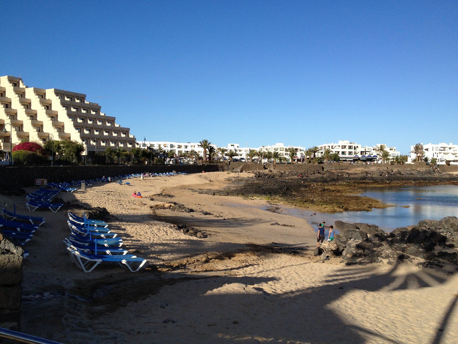Playa del Jablillo rock pools and sheltered lagoon in Costa Teguise