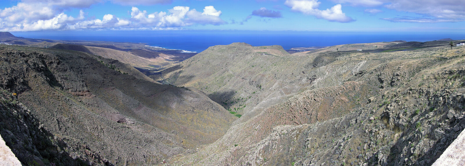 Road cycling panorama of the LZ-10 ridge in northern Lanzarote