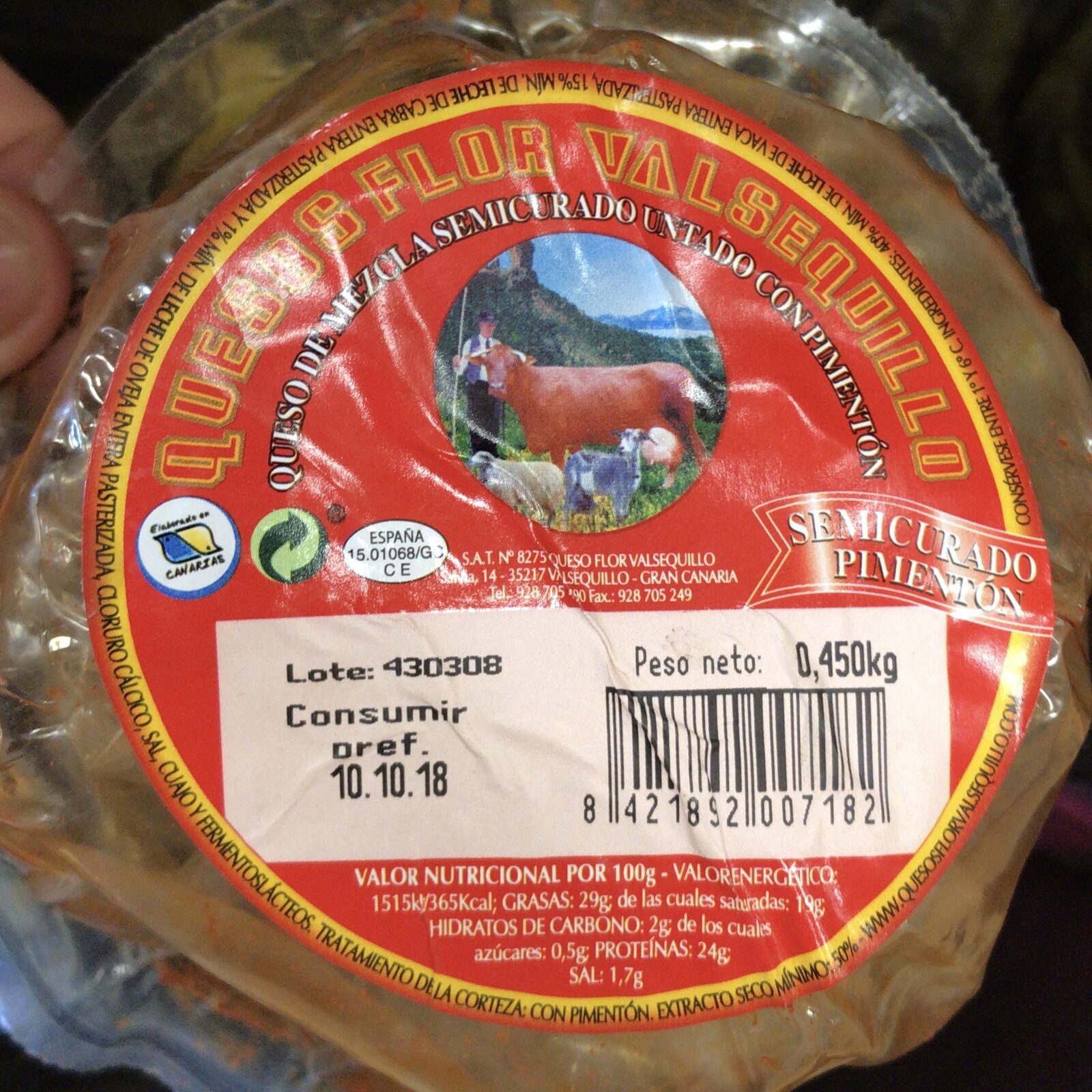 A wheel of artisan Canarian cheese, the kind made by Lanzarote producers like Finca de Uga and Quesería Montaña Blanca